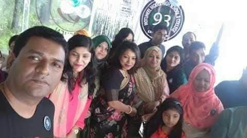 Final group moment of Batch 1993 alumni at Gulshan restaurant